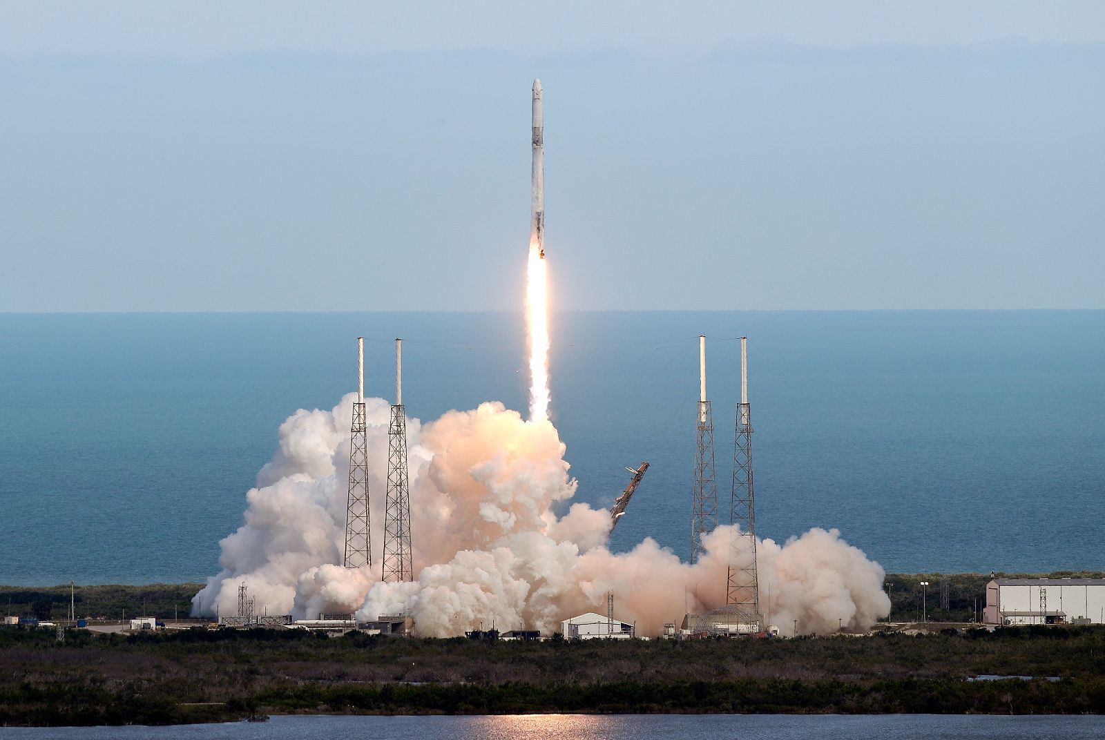 SpaceX kargo kapsülü uzaya fırlatıldı SpaceX kargo kapsülü uzaya fırlatıldı